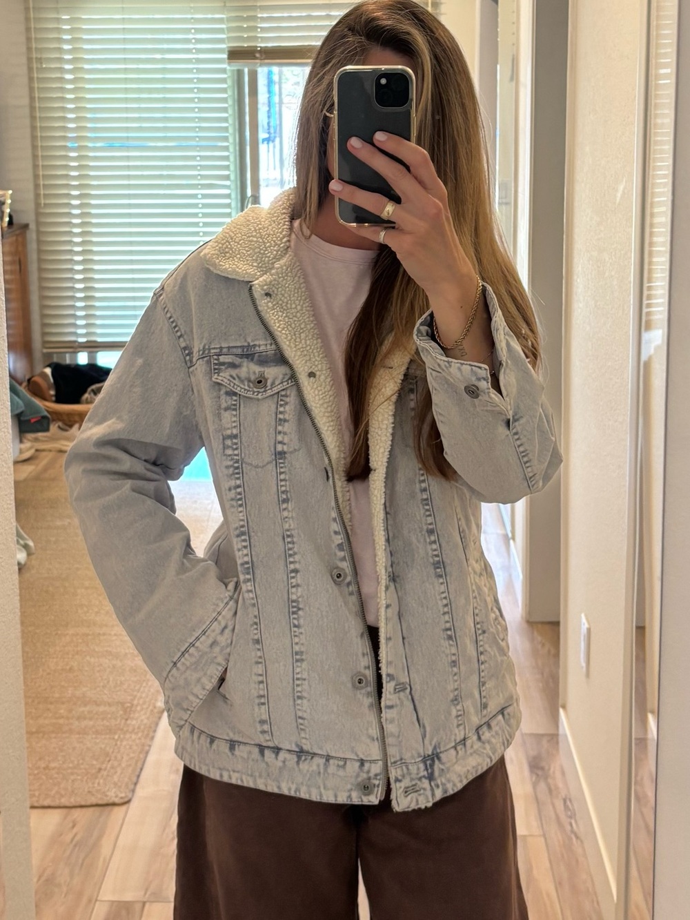 Levi’s Women’s Light Wash Sherpa-Lined Denim Jacket - Cream